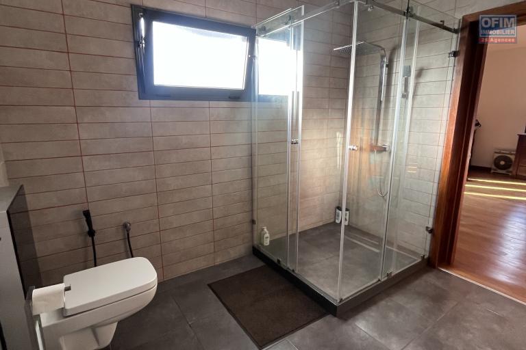Une villa F6 meublée de standing à Iavoloha Mandrimena