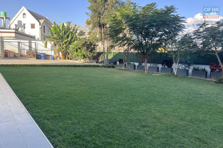 Vente d'une villa F6 meublée de standing à Iavoloha Mandrimena