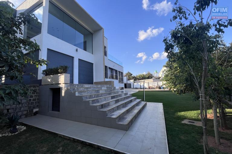 Une villa F6 meublée de standing à Iavoloha Mandrimena