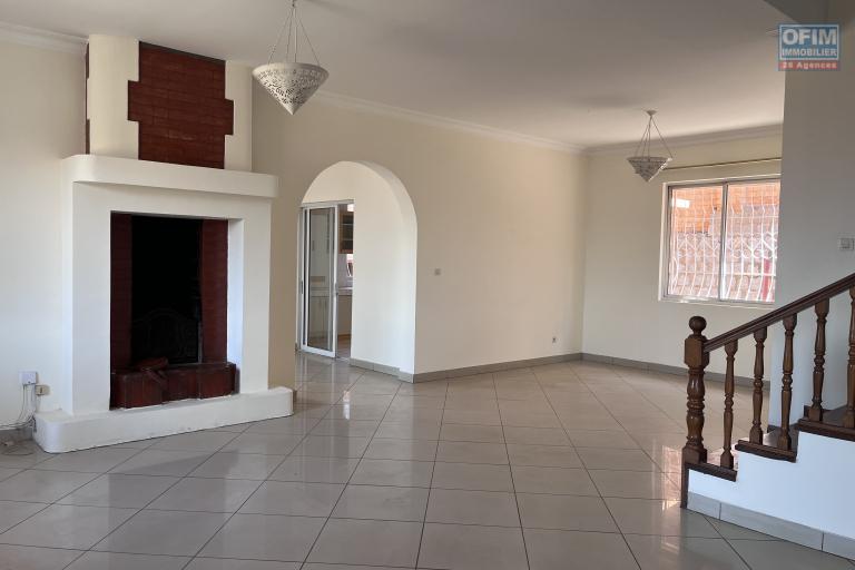 Une villa F4 dans une résidence sécurisée à Ambatobe