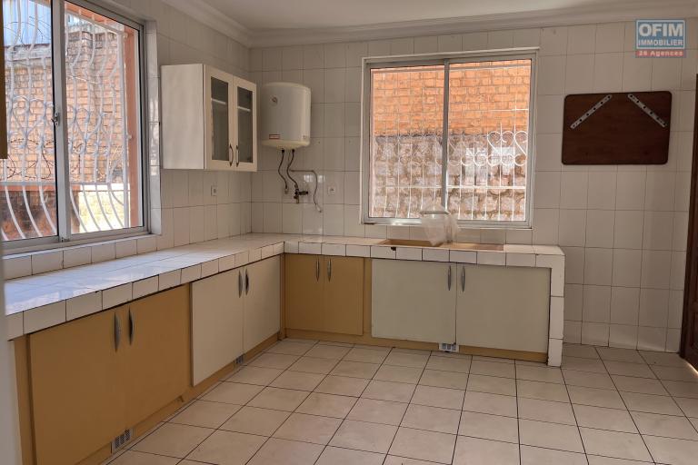 Une villa F4 dans une résidence sécurisée à Ambatobe