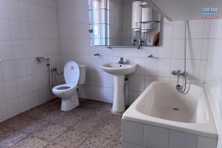 Une villa F4 dans une résidence sécurisée à Ambatobe