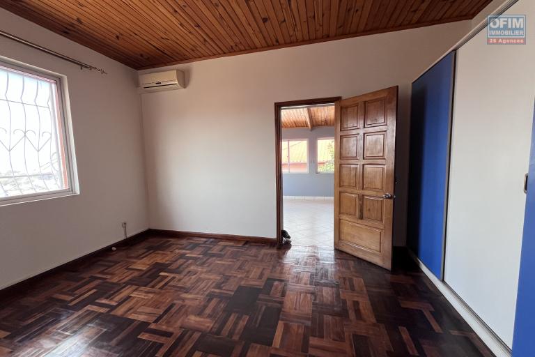 Une villa F4 dans une résidence sécurisée à Ambatobe