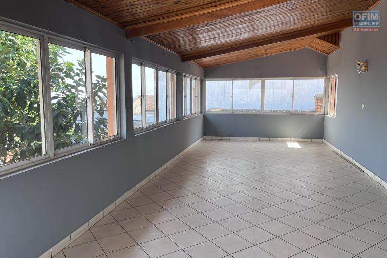 Une villa F4 dans une résidence sécurisée à Ambatobe