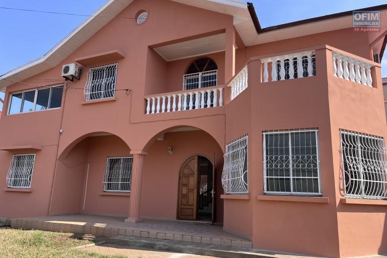Une villa F4 dans une résidence sécurisée à Ambatobe