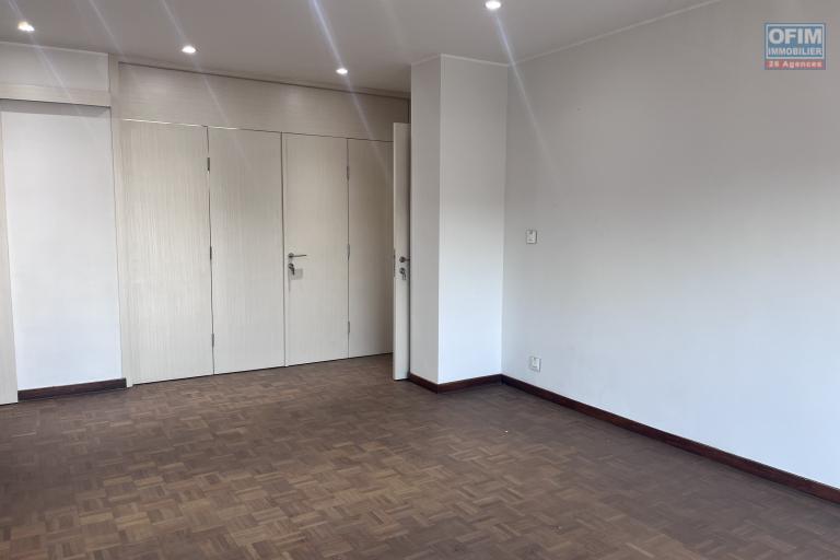 Un appartement T3 en plein centre ville sécurisé à Analakely