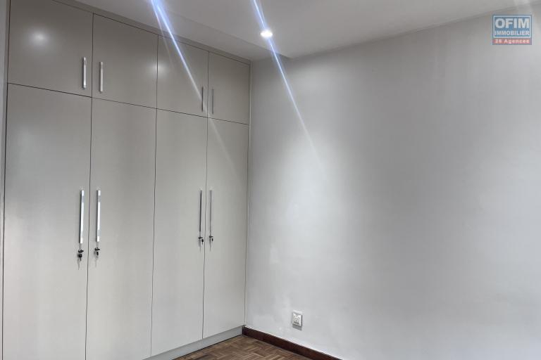 Un appartement T3 en plein centre ville sécurisé à Analakely