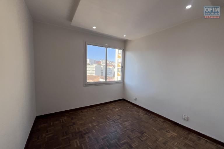 Un appartement T3 en plein centre ville sécurisé à Analakely
