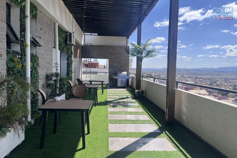 Location Appartement ANTANANARIVO (TANANARIVE) – photo 6 sur 11 – Terrasse