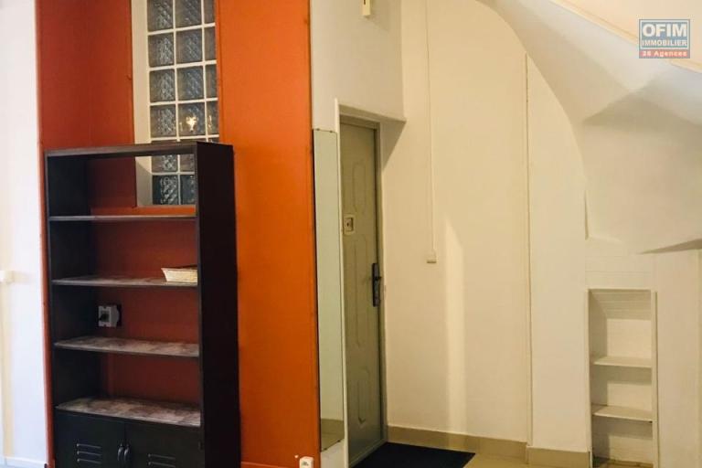 Un appartement T3 meublé au rez de jardin à Ambatobe