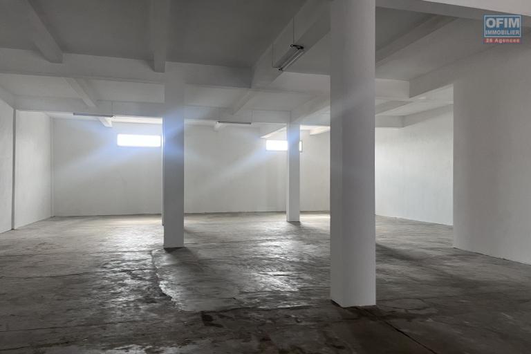 Deux entrep&ocirc;ts de 630m2 et de 874m2 &agrave; Ambohibao