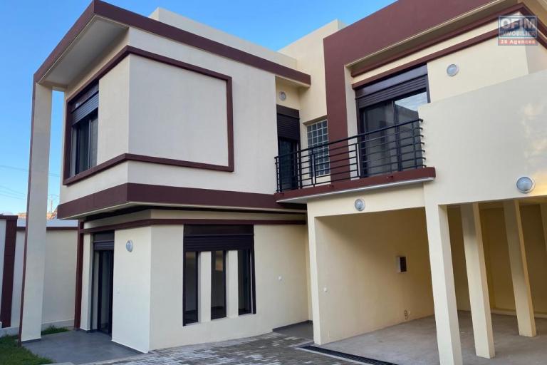 Une villa F6 de standing avec piscine à Ambatobe