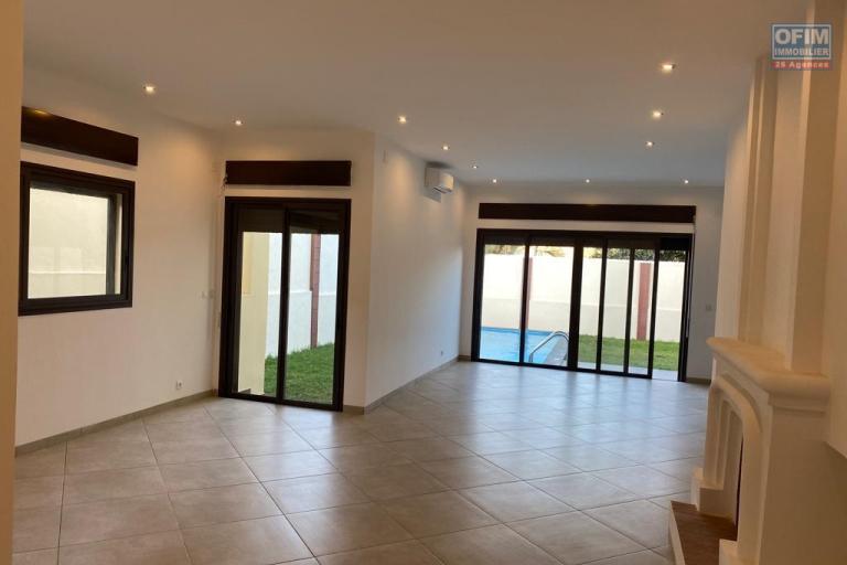 Une villa F6 de standing avec piscine à Ambatobe