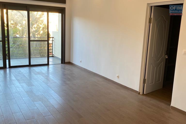 Une villa F6 de standing avec piscine à Ambatobe