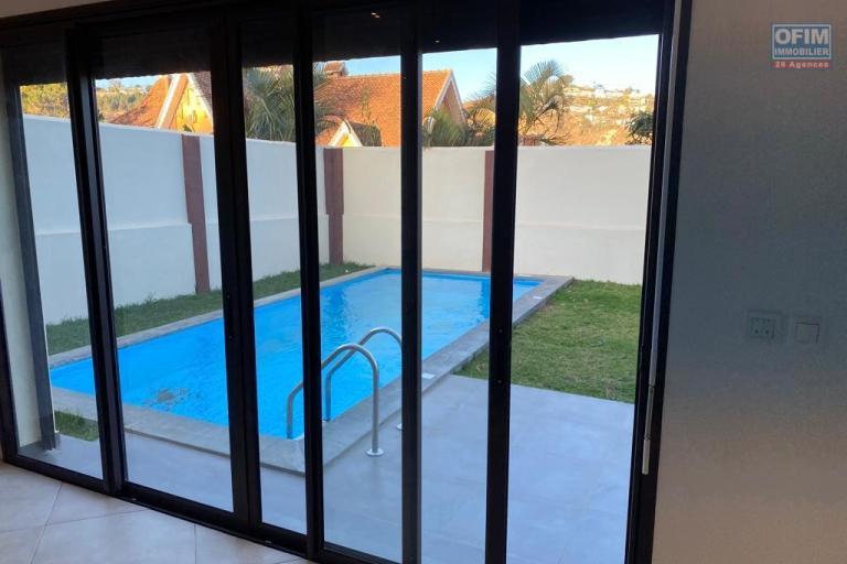 Une villa F6 de standing avec piscine à Ambatobe