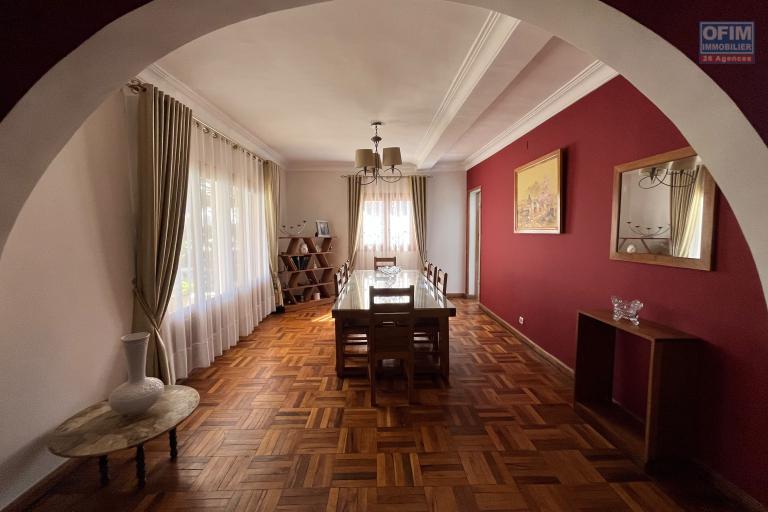Une villa F4 semi meublée avec jardin à Alasora