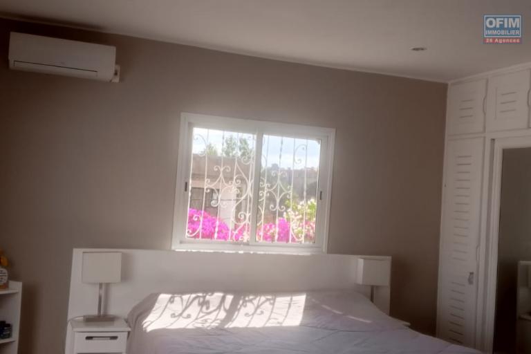 Une villa F4 semi meublée avec jardin à Alasora