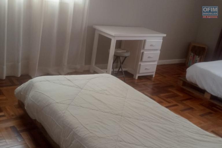 Une villa F4 semi meublée avec jardin à Alasora
