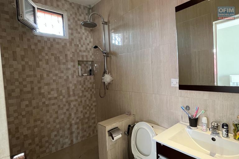 Une villa F4 semi meublée avec jardin à Alasora