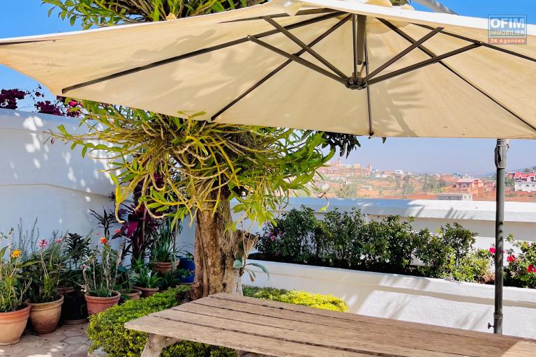 Une villa F4 semi meublée avec jardin à Alasora