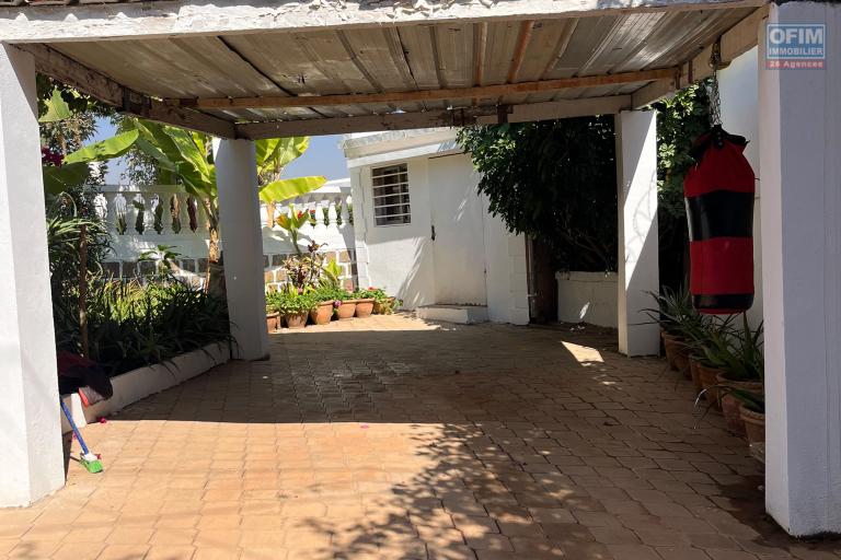 Une villa F4 semi meublée avec jardin à Alasora