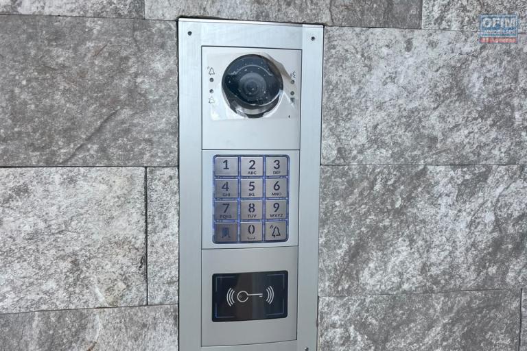 A vendre appartement neuf de standing type F3 d'une superficie de 89m2 dont 14m2 de varangue situ&eacute; &agrave; Talatamaty proximit&eacute; imm&eacute;diat des commodit&eacute;s