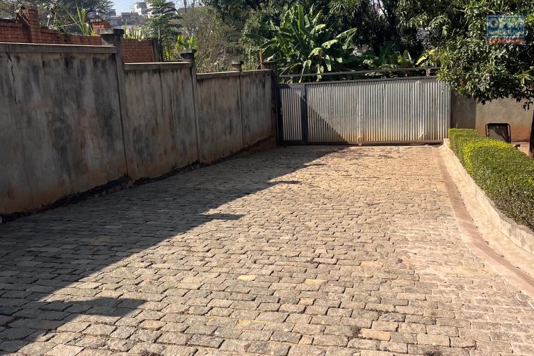 À louer ensemble de 3 appartements (RDC + 1er étage)