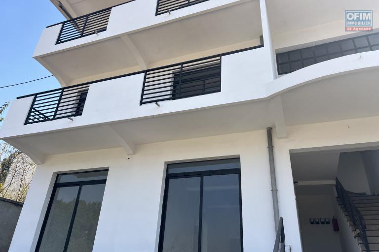 À louer ensemble de 3 appartements (RDC + 1er étage) - RDC et R+1 à gauche