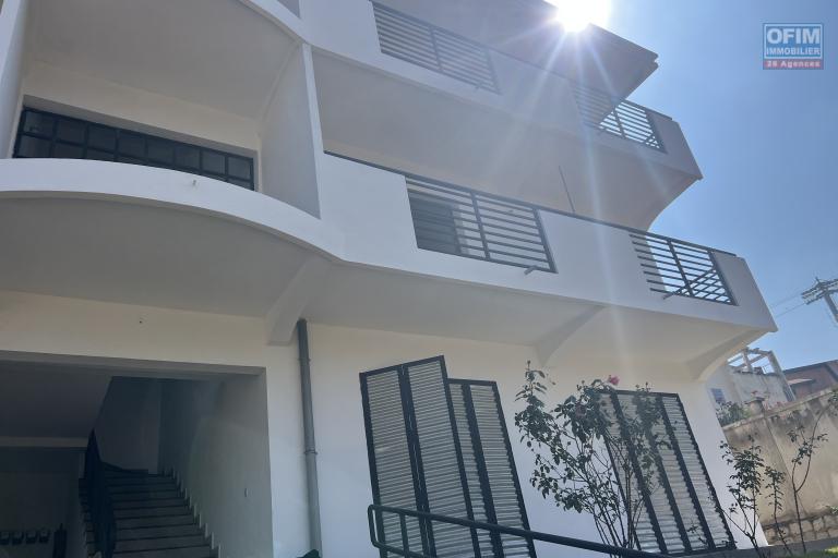 À louer ensemble de 3 appartements (RDC + 1er étage) - RDC et et R+1 à droite