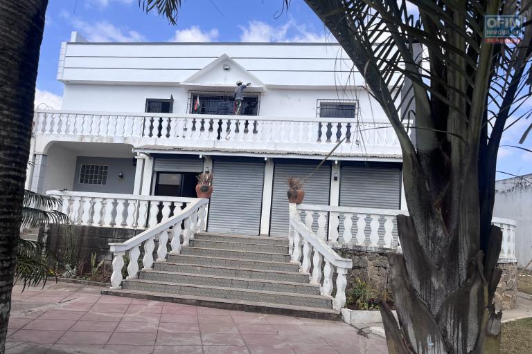 Une villa F5 &agrave; &eacute;tage avec vue d&eacute;gag&eacute;e &agrave; Talatamaty Faralaza
