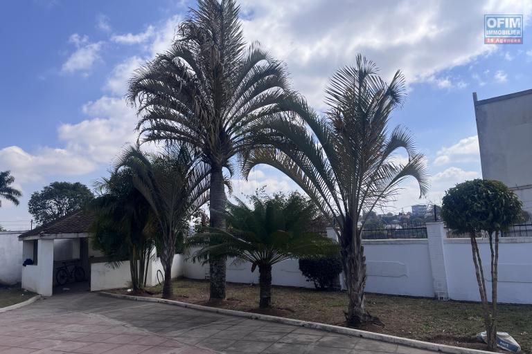 Une villa F5 &agrave; &eacute;tage avec vue d&eacute;gag&eacute;e &agrave; Talatamaty Faralaza