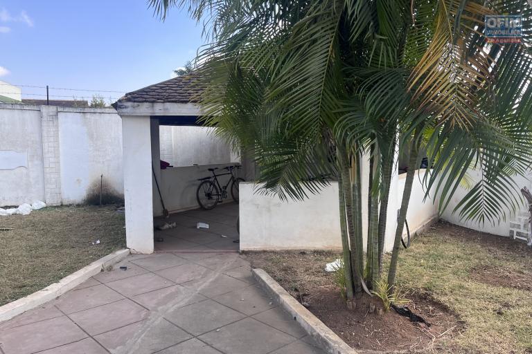 Une villa F5 &agrave; &eacute;tage avec vue d&eacute;gag&eacute;e &agrave; Talatamaty Faralaza