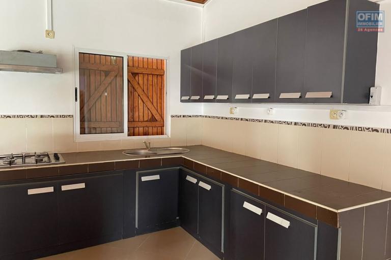 Une villa basse F4 à Ambohijanahary Manerinerina