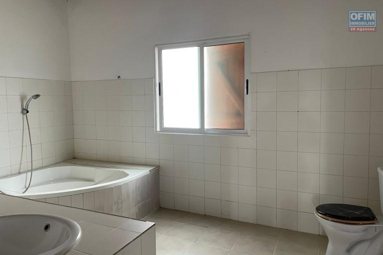 Une villa basse F4 à Ambohijanahary Manerinerina