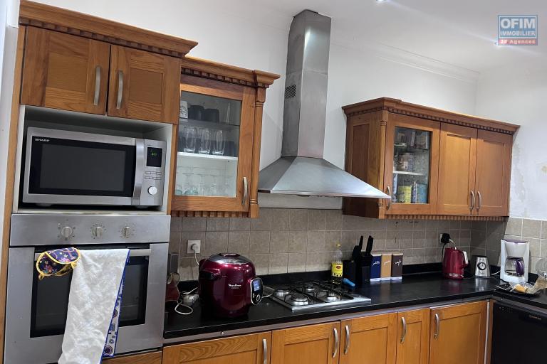 Un appartement T5 meublé en duplex à Androhibe