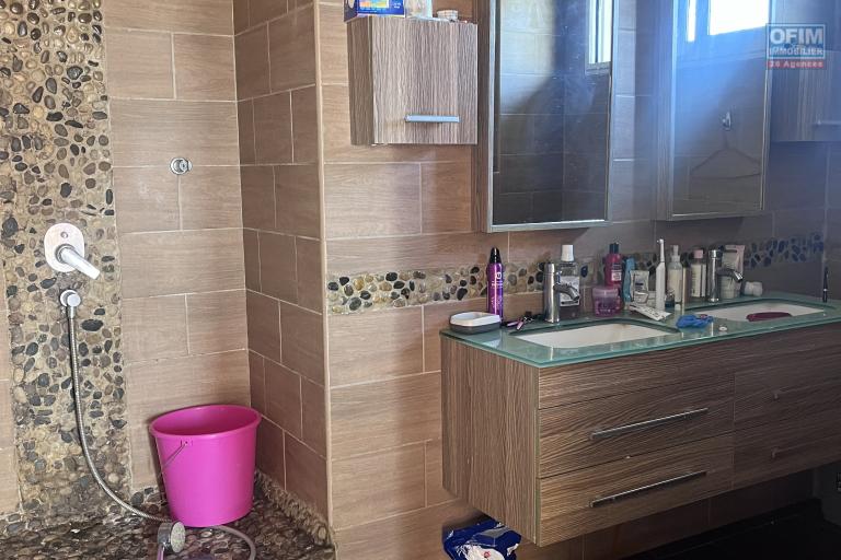 Un appartement T5 meublé en duplex à Androhibe