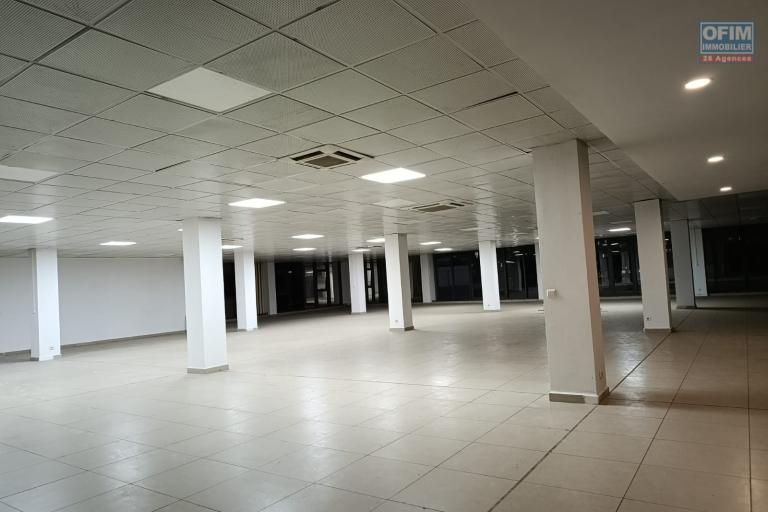 Un bureau de 3 500m2 sur 2 niveaux R+1 et R+2 sur la Digue Andohatapenaka