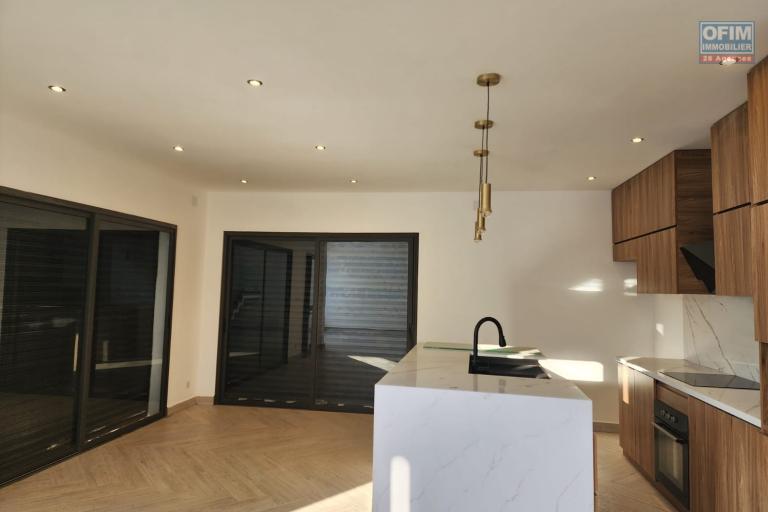 A louer superbe villa neuve de standing type F5 avec piscine à Mandrosoa Ivato