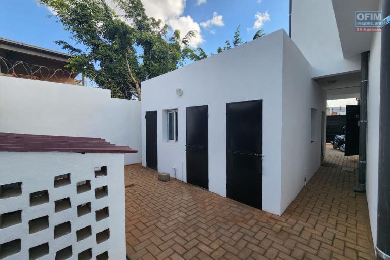 A louer superbe villa neuve de standing type F5 avec piscine à Mandrosoa Ivato