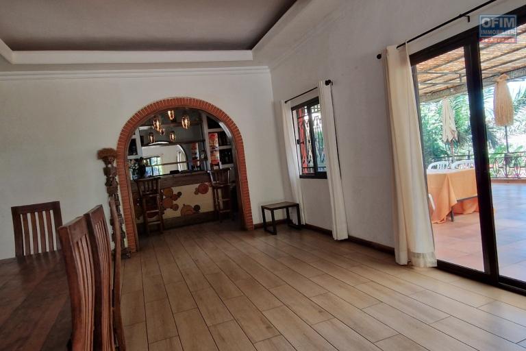 Une villa F4 meublée avec piscine à Analamahitsy Ilafy