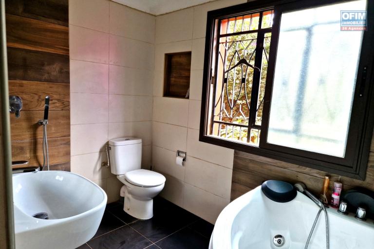 Une villa F4 meublée avec piscine à Analamahitsy Ilafy