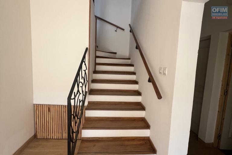 À louer ensemble de 3 appartements (RDC + 1er étage) - escalier interne au RDC
