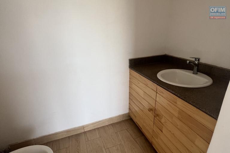 &Agrave; louer &ndash; Ensemble de 3 appartements (RDC + 1er &eacute;tage) &ndash; Analamahitsy Park - sanitaire