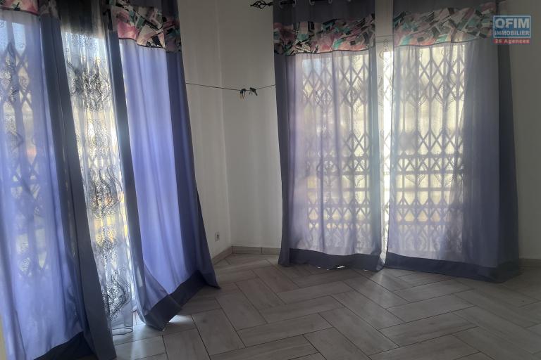 Une maison F8 sur 3 niveaux à Analamahitsy
