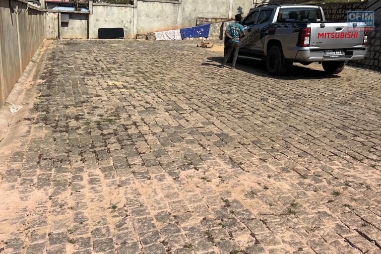 &Agrave; LOUER &ndash; IMMEUBLE R&Eacute;SIDENTIEL &Agrave; ANALAMAHITSY PARK