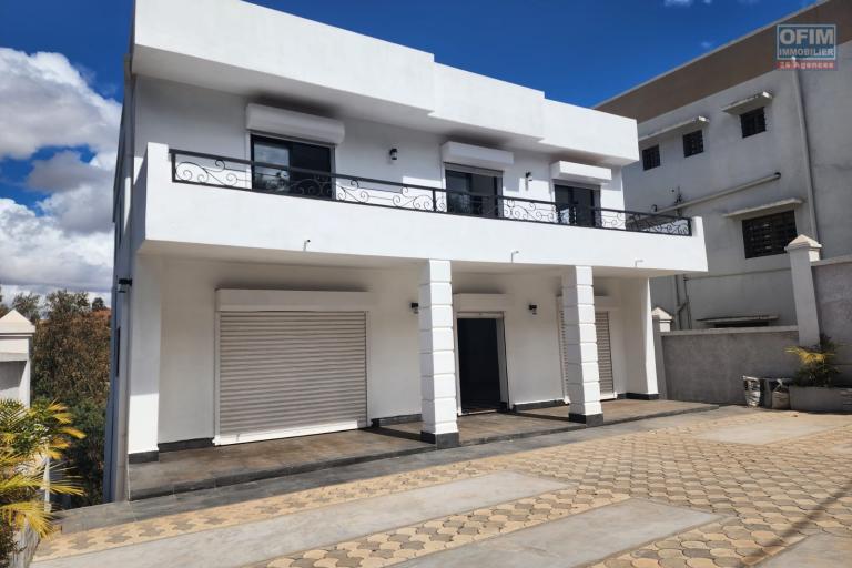 A vendre une superbe villa neuve &agrave; &eacute;tage type F6 facile d'acc&egrave;s &agrave; quelques minute de By Pass situ&eacute; &agrave; Alasora