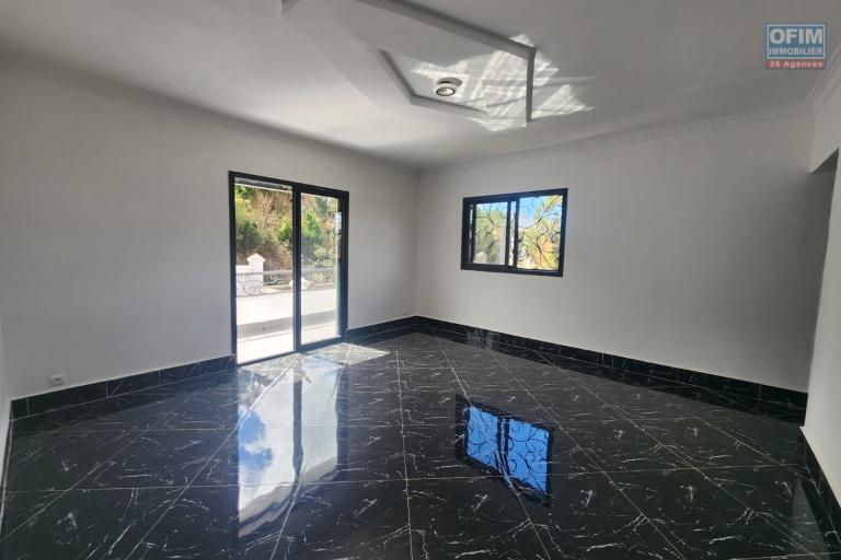 A vendre une superbe villa neuve &agrave; &eacute;tage type F6 facile d'acc&egrave;s &agrave; quelques minute de By Pass situ&eacute; &agrave; Alasora