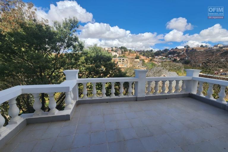 A vendre une superbe villa neuve &agrave; &eacute;tage type F6 facile d'acc&egrave;s &agrave; quelques minute de By Pass situ&eacute; &agrave; Alasora