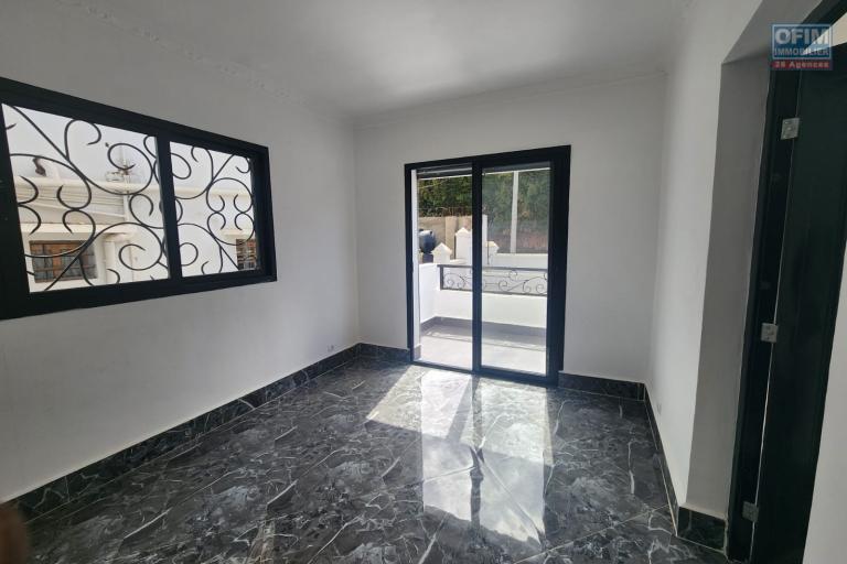 A vendre une superbe villa neuve &agrave; &eacute;tage type F6 facile d'acc&egrave;s &agrave; quelques minute de By Pass situ&eacute; &agrave; Alasora