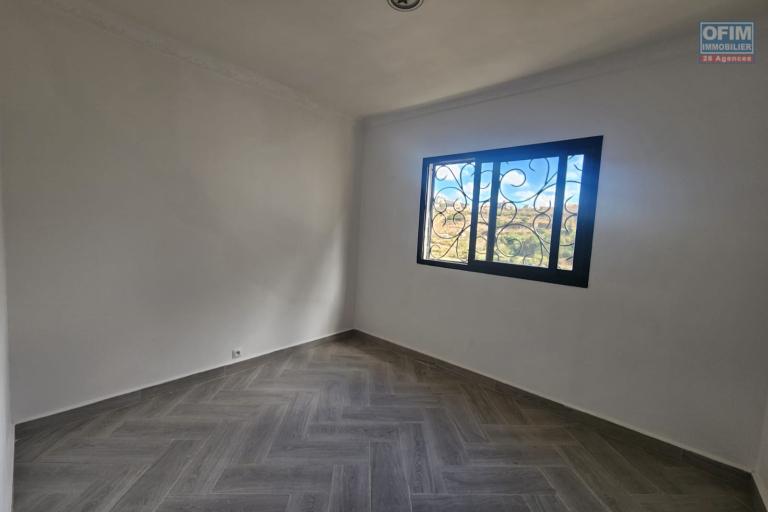 A vendre une superbe villa neuve &agrave; &eacute;tage type F6 facile d'acc&egrave;s &agrave; quelques minute de By Pass situ&eacute; &agrave; Alasora